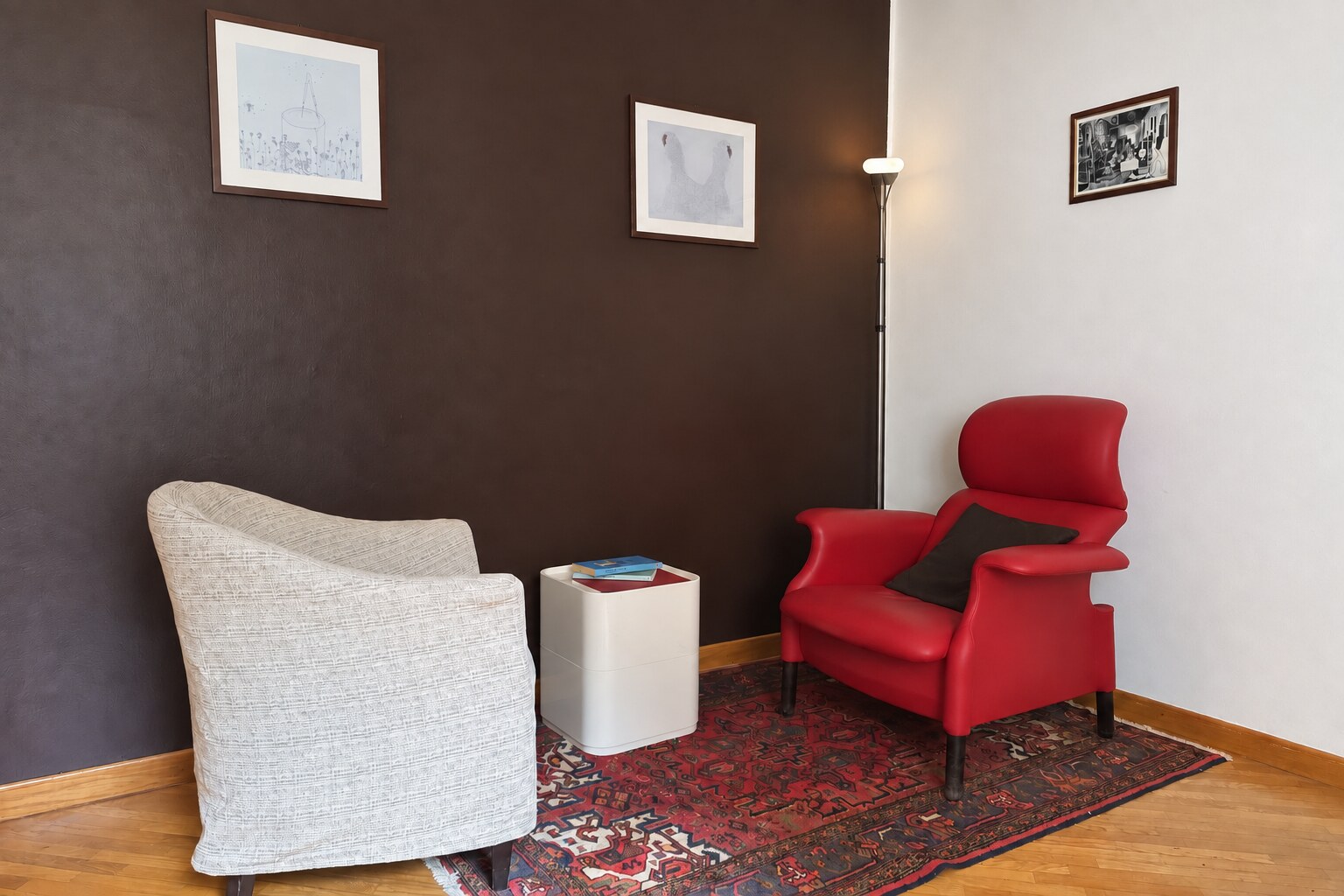 Zona dei colloqui nello studio di psicoterapia di Daniele Colombo a Milano
